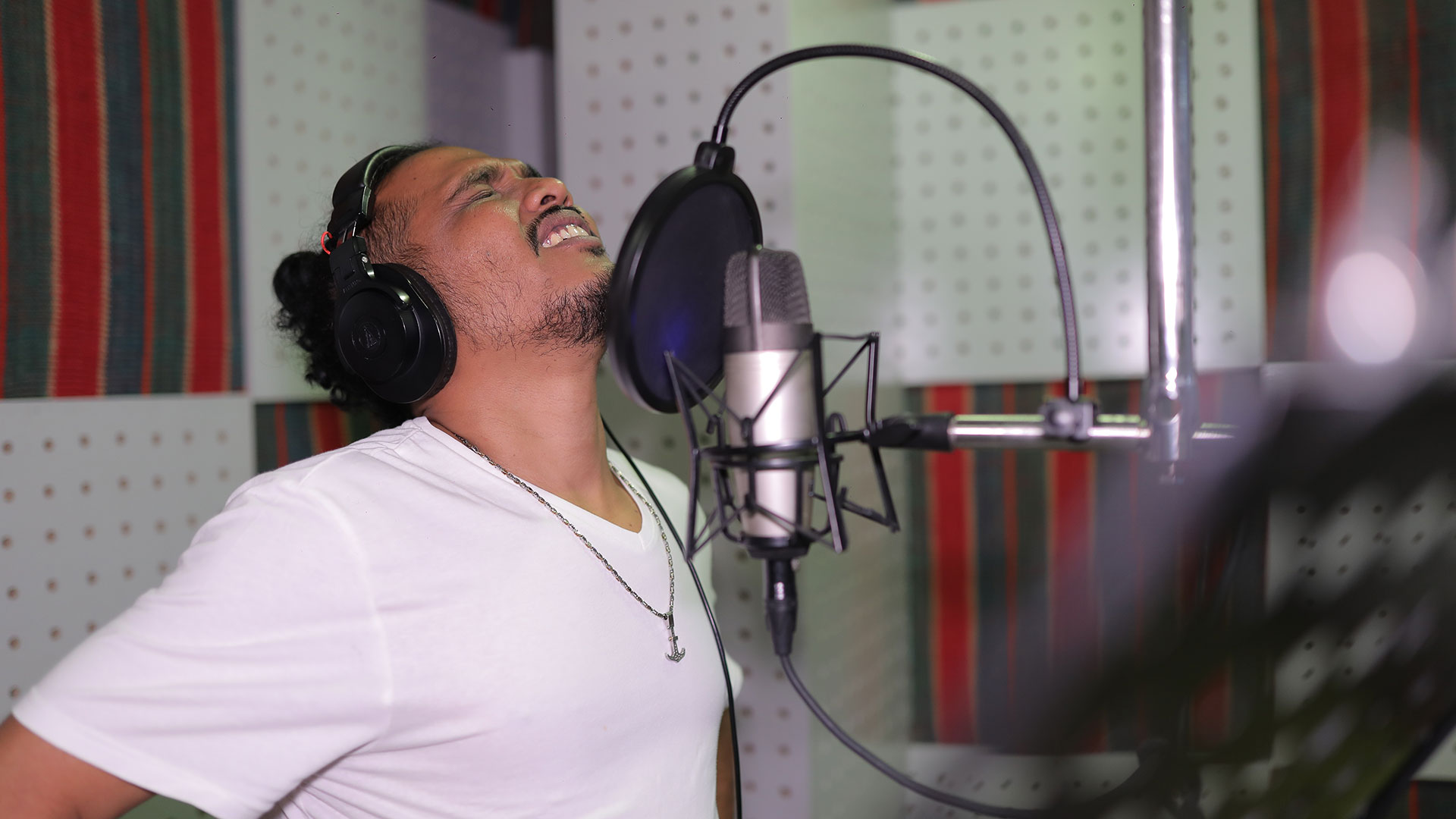 হ্যালো এক্সকিউজ মি